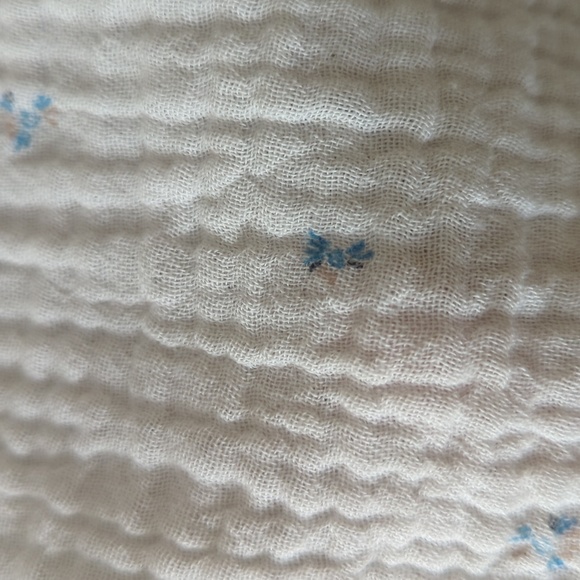 a.n.a 100% cotton off white with blue flowers. XL top. - Picture 5 of 9